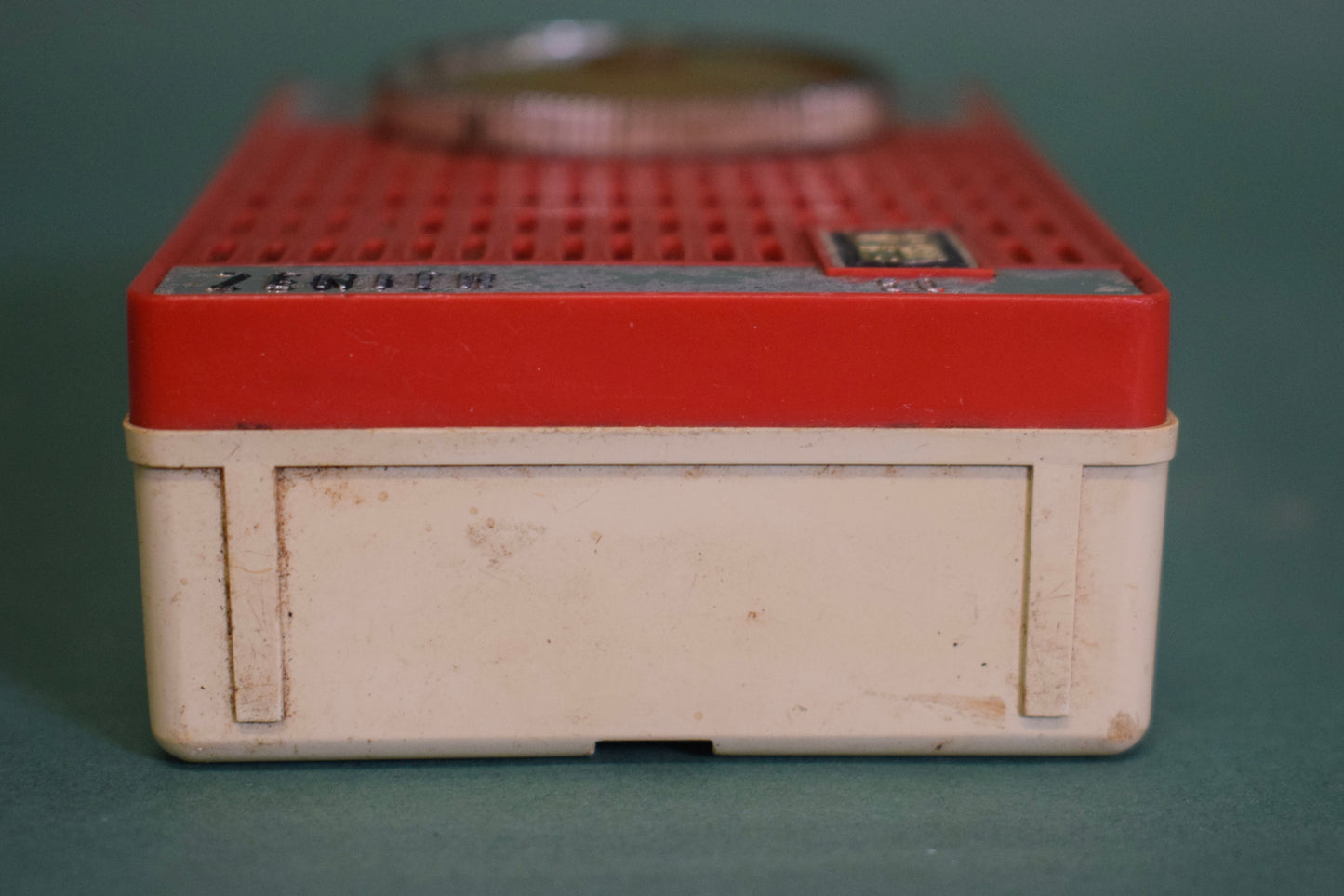 Zenith Royal 50 Transistor Radio - untested