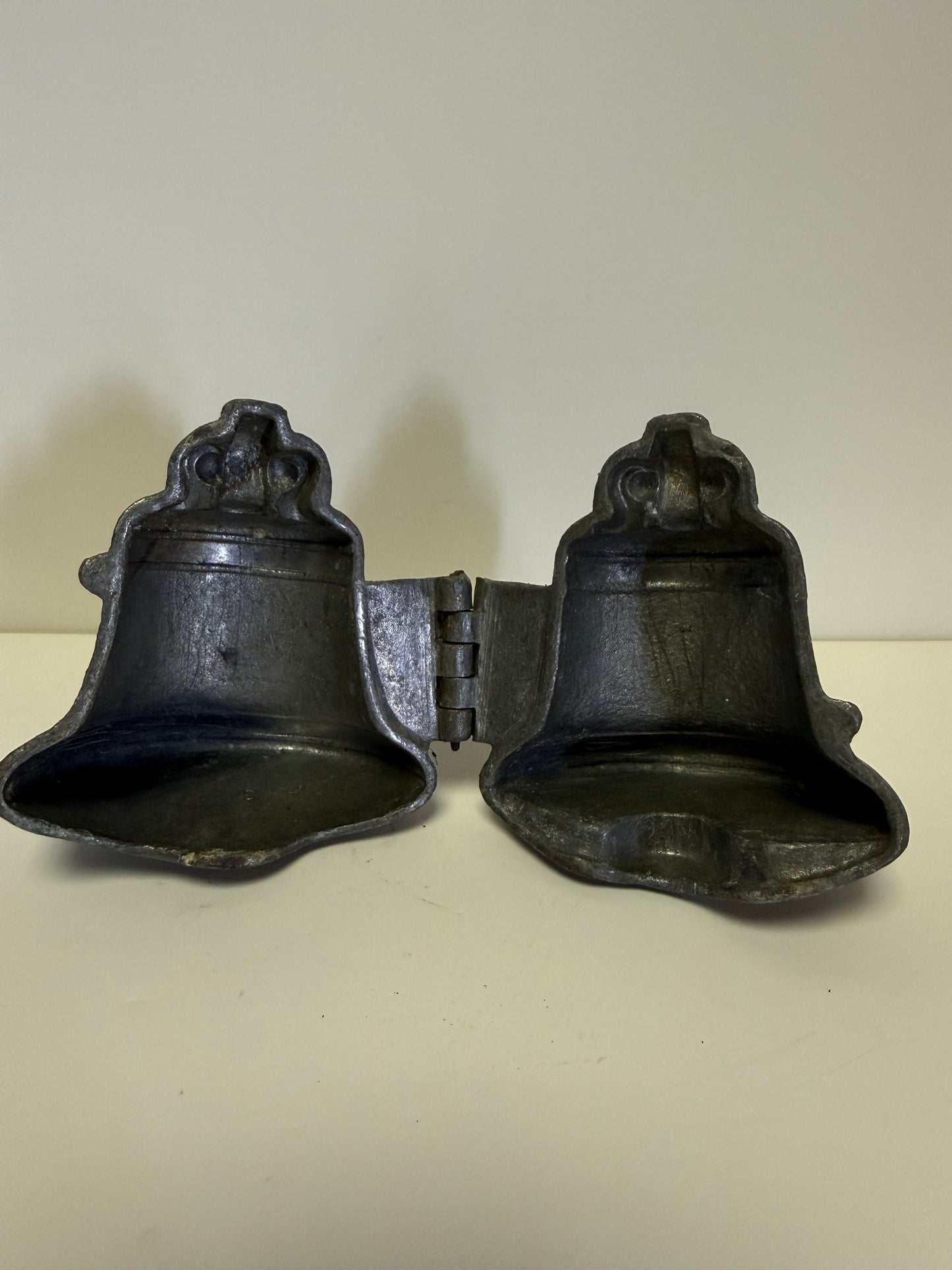 Antique Pewter Ice Cream Mold (Bell)