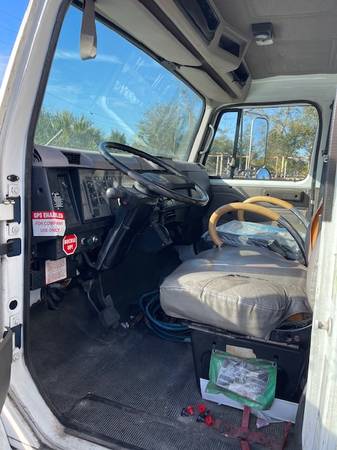 1999 International 24' 4700 Box Truck