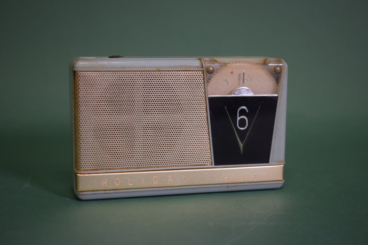 Vintage Handheld Six Transistor Radio