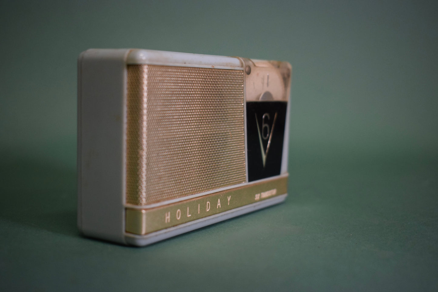 Vintage Handheld Six Transistor Radio
