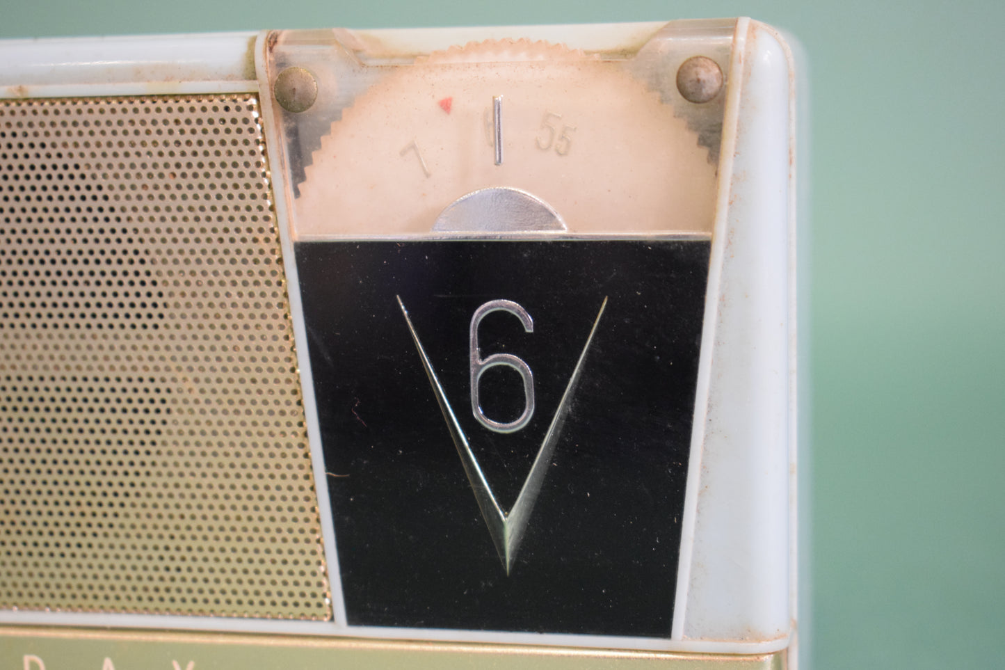 Vintage Handheld Six Transistor Radio