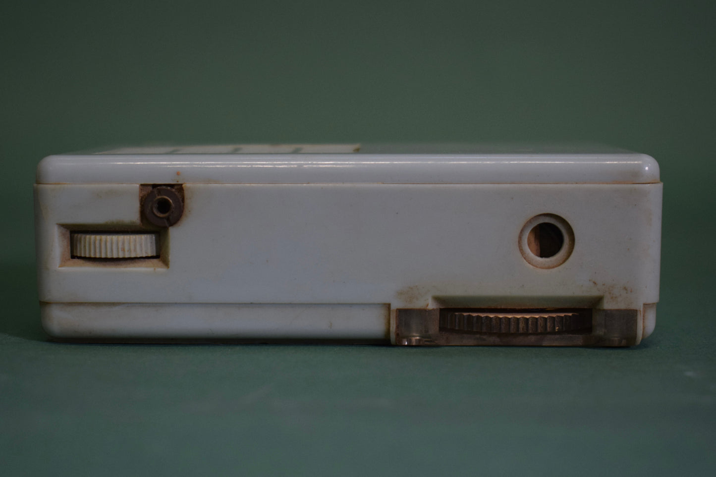 Vintage Handheld Six Transistor Radio