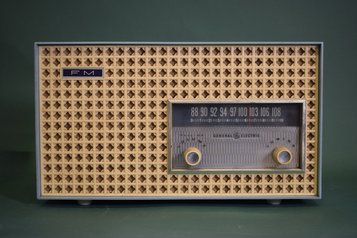 Vintage GE Tube Radio, untested