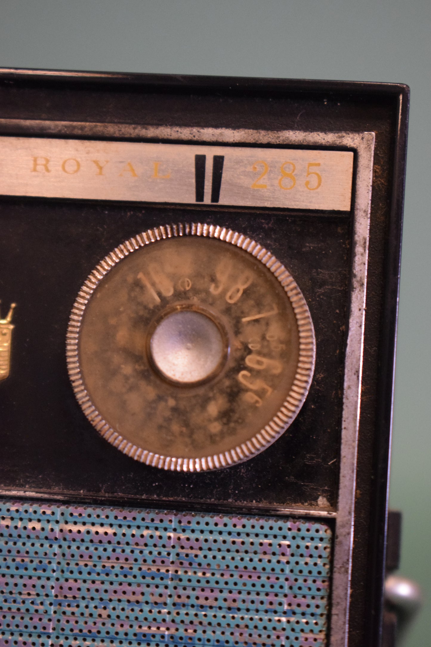 Zenith Royal 285 Transistor Radio