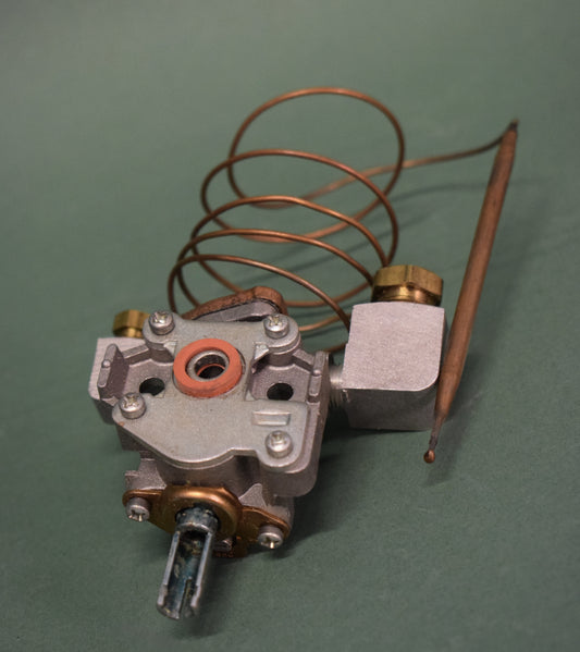 Gas oven thermostat control valve