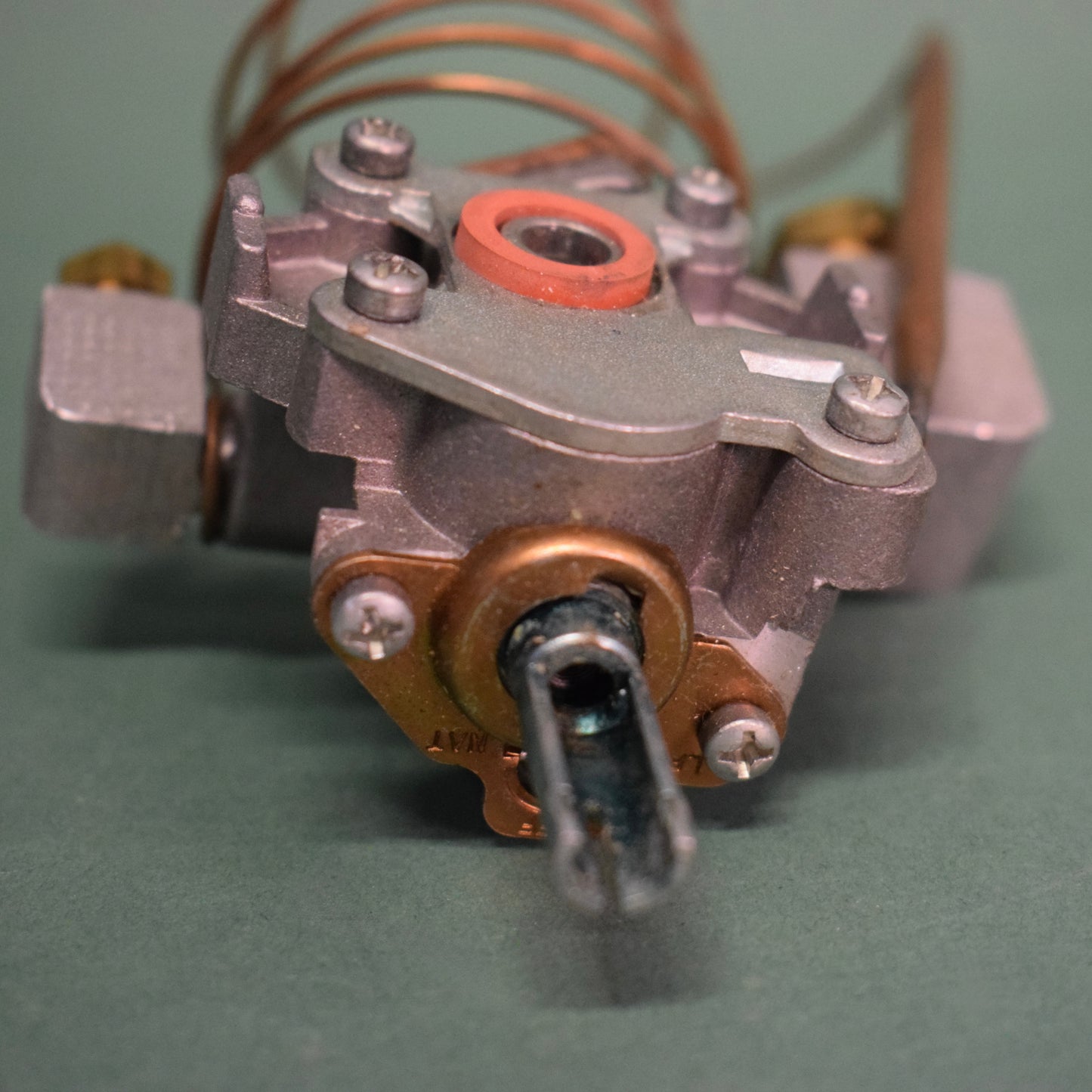 Gas oven thermostat control valve